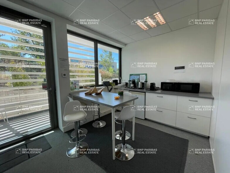 Office in Aix-en-Provence for lease - Building Photo - Image 2 of 37