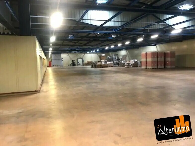 Flex in Lucé for lease - Interior Photo - Image 1 of 6