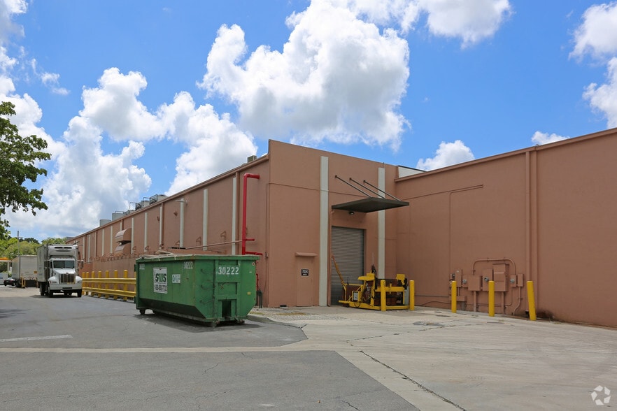 7016-7030 Beracasa Way, Boca Raton, FL for lease - Building Photo - Image 2 of 4