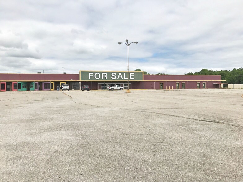 2000 N Commercial St, Harrisonville, MO 64701