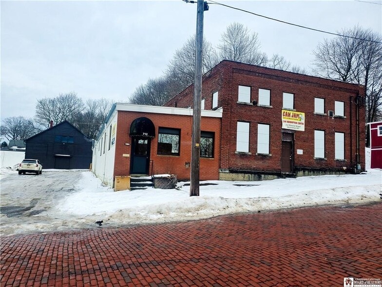 712 Monroe St, Jamestown, NY for sale - Primary Photo - Image 1 of 22