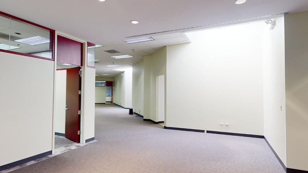 5550 Meadowbrook Ct, Rolling Meadows, IL for lease - Interior Photo - Image 3 of 10