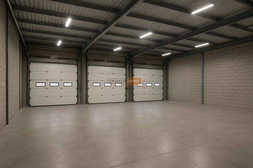 Industrial in Fréjus for lease - Building Photo - Image 1 of 4