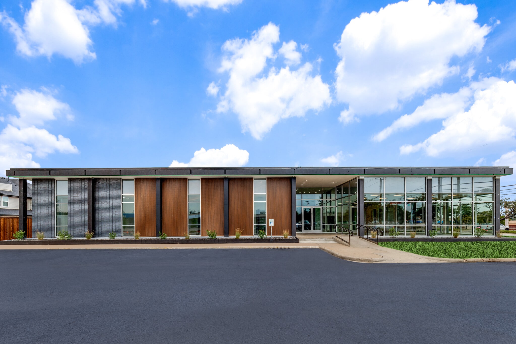 2824 Valley View Ln, Farmers Branch, TX for sale Building Photo- Image 1 of 27