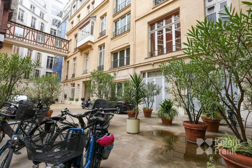 22-24 Avenue Franklin D. Roosevelt, Paris for lease - Building Photo - Image 2 of 14