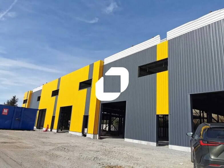 Industrial in Lunel for sale - Building Photo - Image 2 of 4