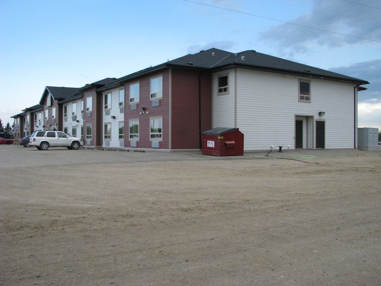 1209 Park Ave, Esterhazy, SK for sale - Primary Photo - Image 1 of 1