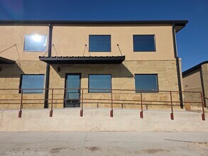 401 Chitalpa St, Leander, TX for lease Building Photo- Image 1 of 20