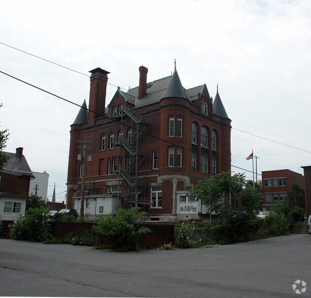 125 S Maple Ave, Martinsburg, WV for sale - Primary Photo - Image 1 of 10