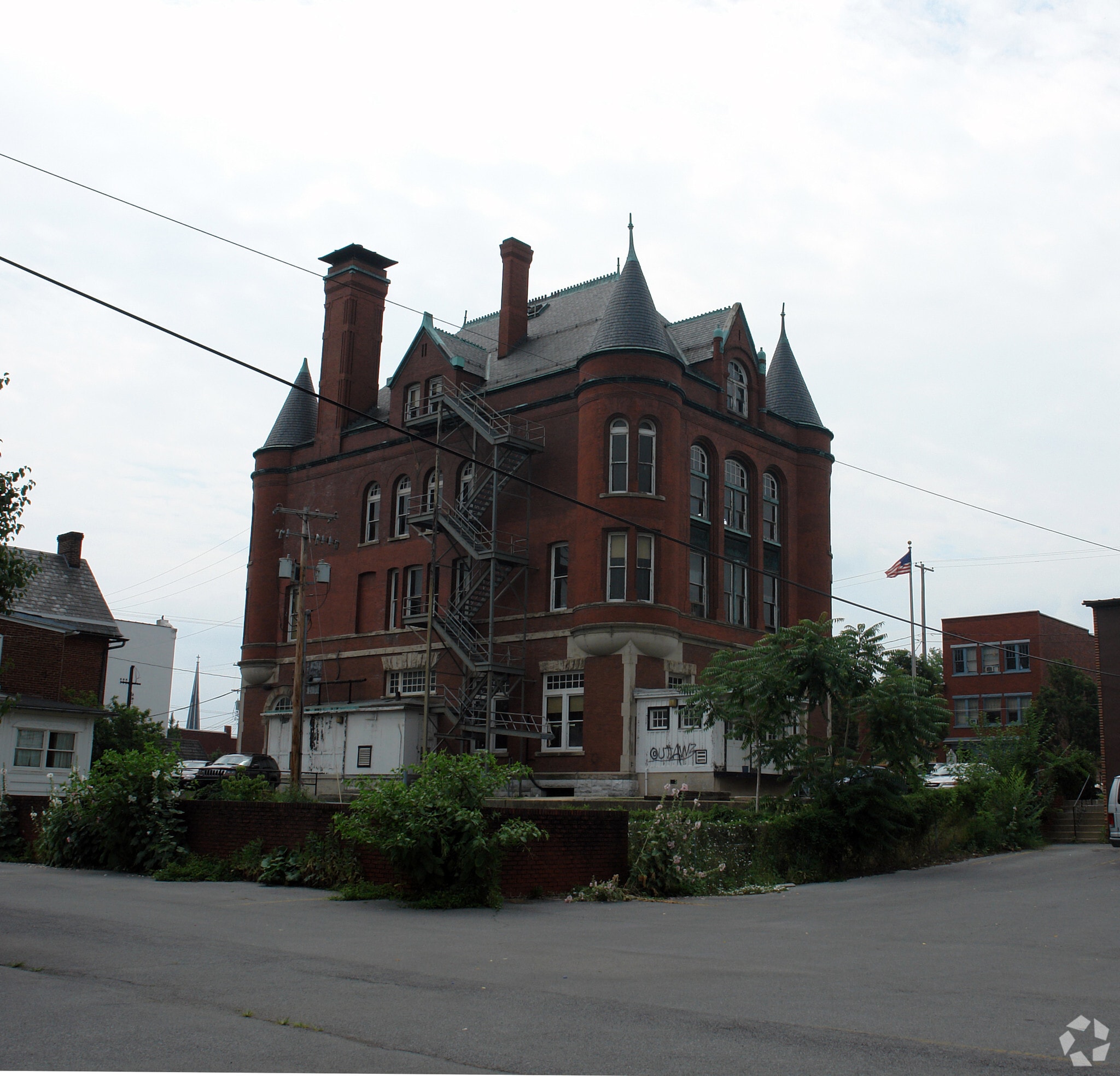 125 S Maple Ave, Martinsburg, WV for sale Primary Photo- Image 1 of 11