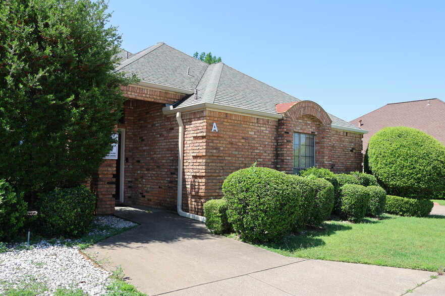 2612 Harwood Rd, Bedford, TX for sale - Building Photo - Image 1 of 1