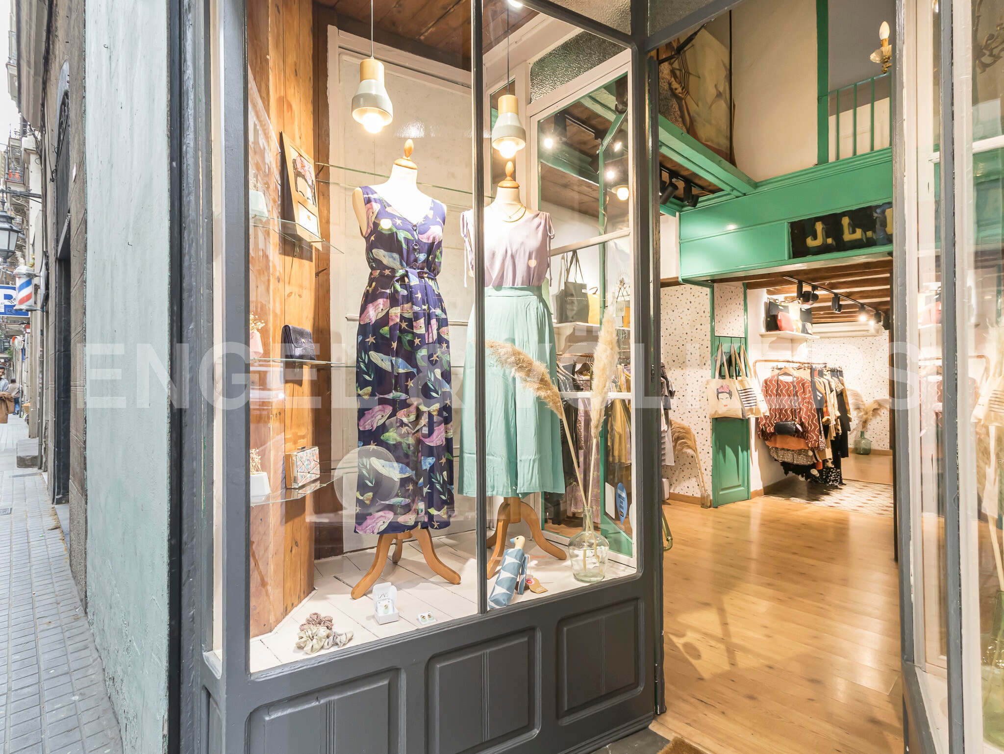 Retail in Barcelona, Barcelona for lease Interior Photo- Image 1 of 38