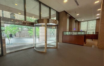 1700 Pacific Ave, Dallas, TX for lease Interior Photo- Image 1 of 3