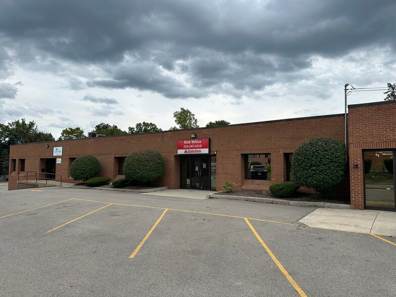 87 Stambaugh Ave, Sharon, PA for lease - Building Photo - Image 1 of 12