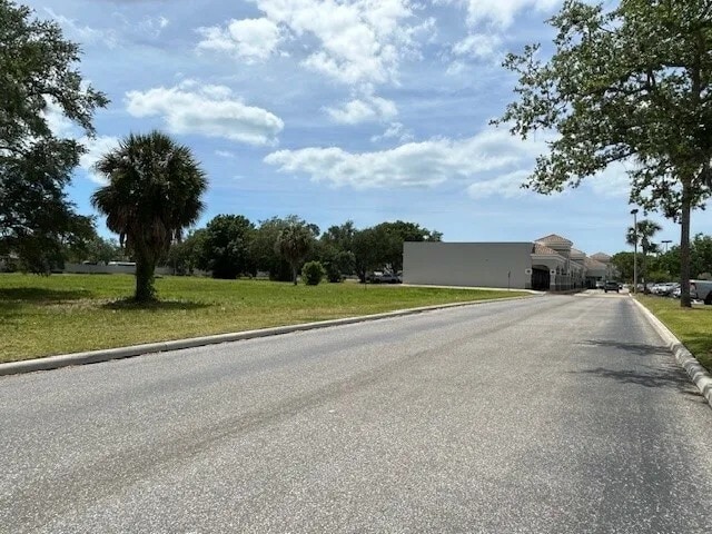 1475 E Venice Ave, Venice, FL for sale - Building Photo - Image 2 of 6