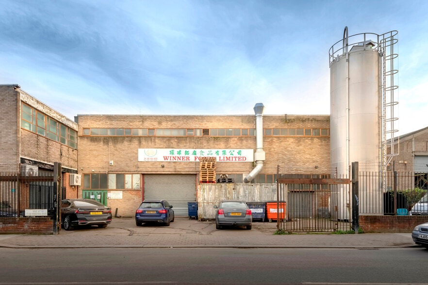 43-53 Markfield Rd, London for lease - Building Photo - Image 3 of 3