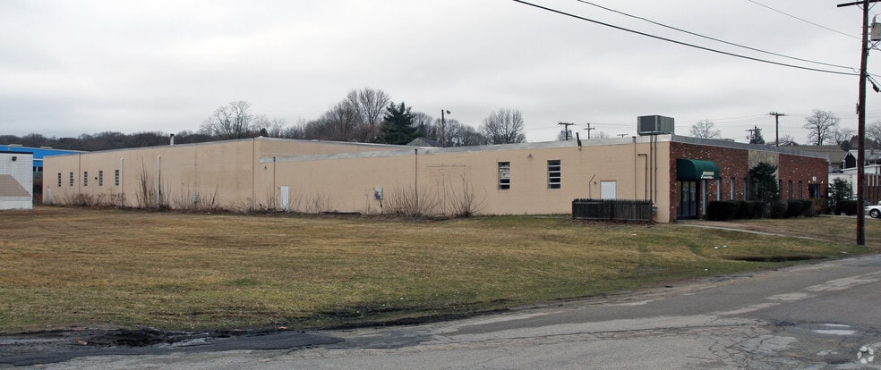 98-100 Meadow St, Hartford, CT for sale - Building Photo - Image 2 of 6