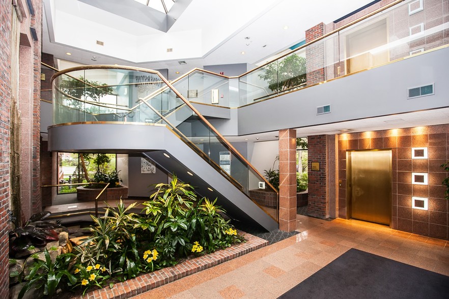 800 Hingham St, Rockland, MA for lease - Lobby - Image 1 of 26