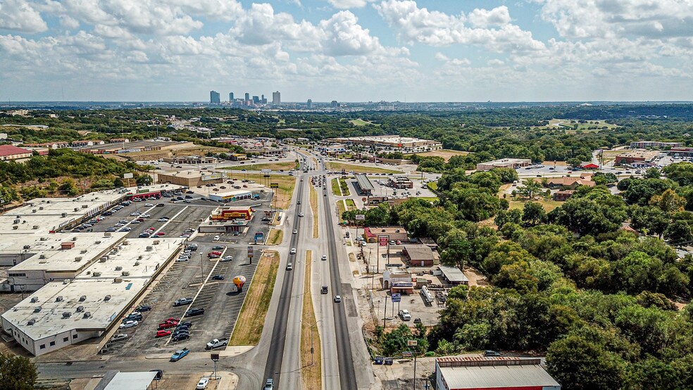 2611 Jacksboro Hwy, River Oaks, TX for sale - Primary Photo - Image 1 of 1