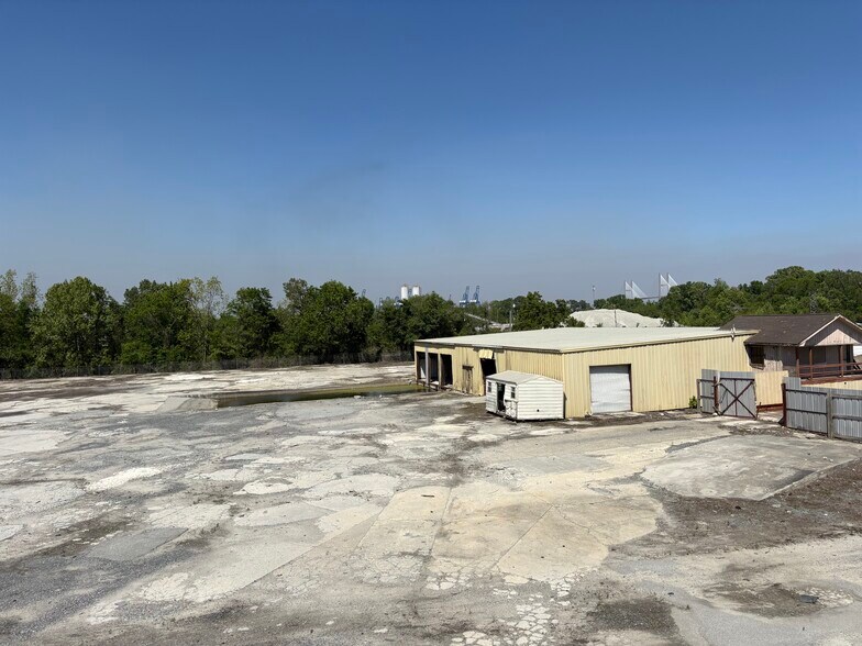 400 Magazine Ave, Savannah, GA for sale - Building Photo - Image 2 of 8