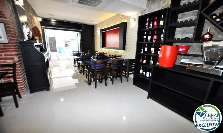 Roses, GER 17480 - Unit - - - Interior Photo - Image 2 of 18