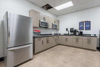 4205 W Glenrosa Ave, Phoenix, AZ for lease Interior Photo- Image 2 of 32