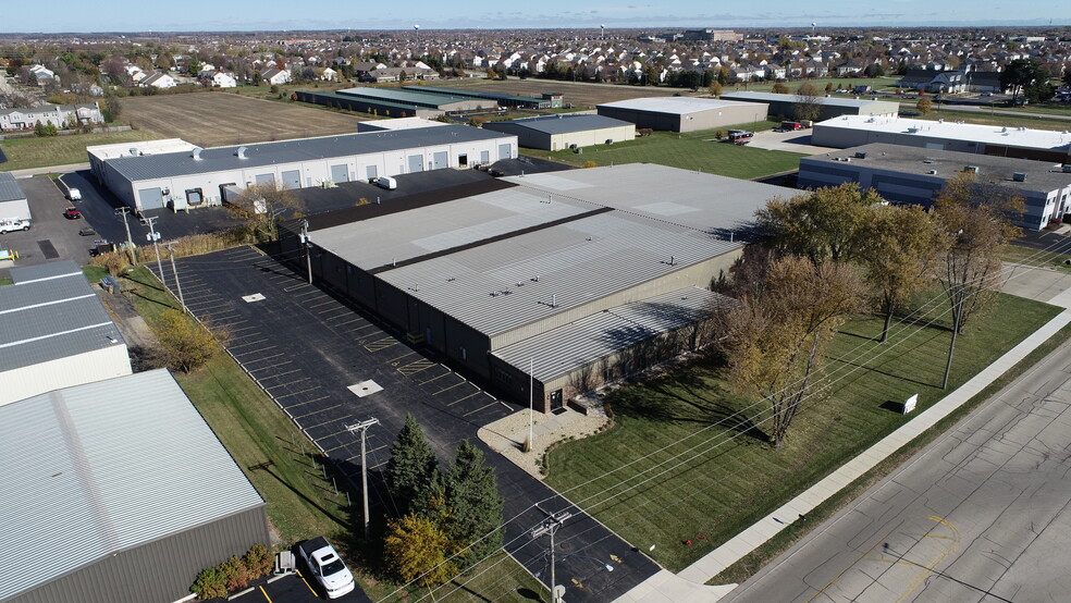 11220 E Main St, Huntley, IL for lease - Building Photo - Image 2 of 8