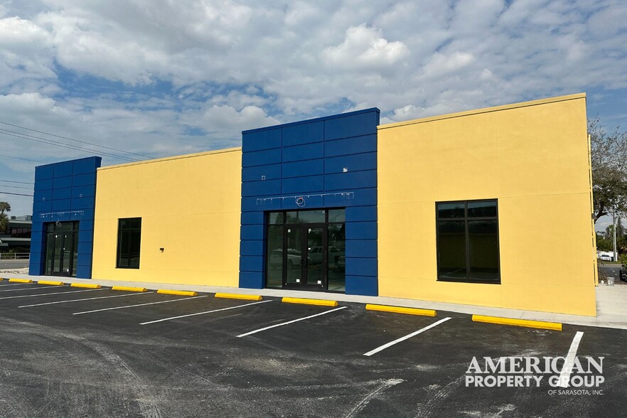 2460 Stickney Point Rd, Sarasota, FL for lease - Building Photo - Image 1 of 7