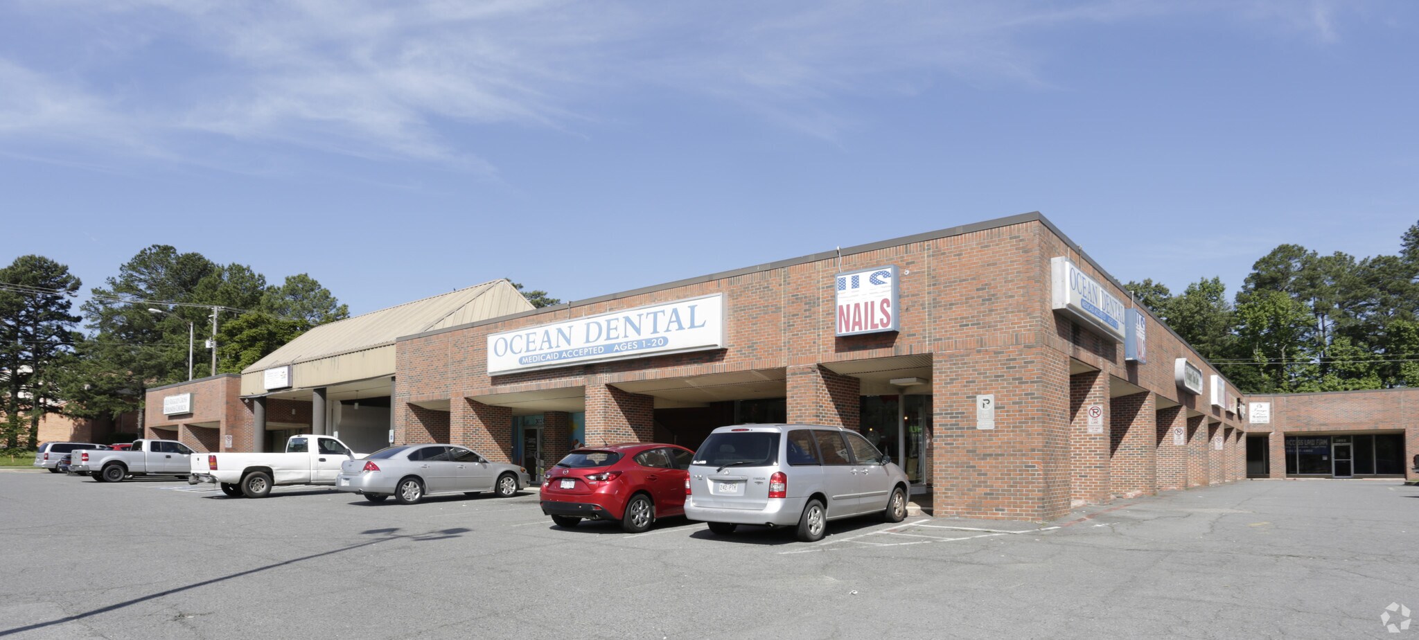 28003018 S University Ave, Little Rock, AR 72204 Broadmoor Shopping