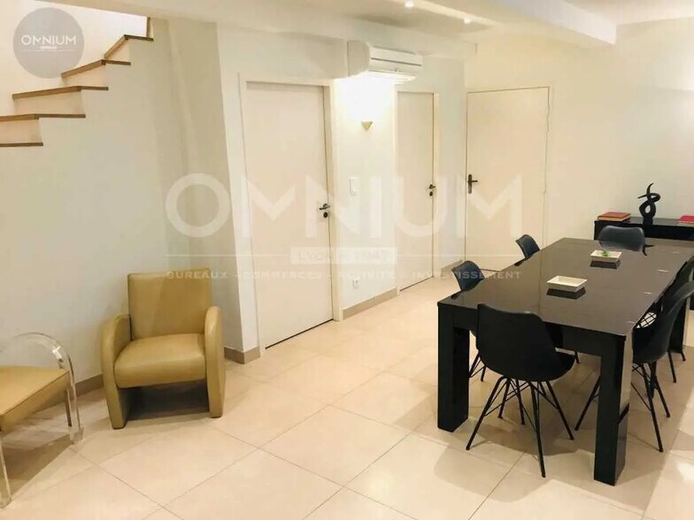 Office in Lyon for sale - Interior Photo - Image 2 of 8