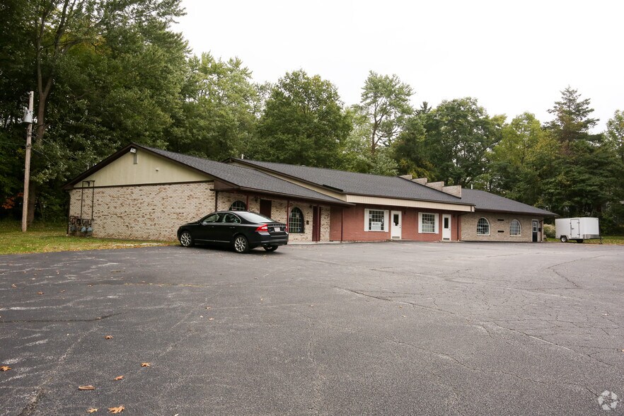 9199 Olde Eight Rd, Northfield, OH for sale - Primary Photo - Image 1 of 1