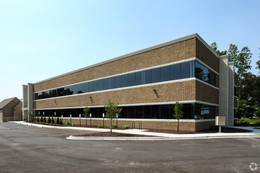 30 Parkland Plz, Ann Arbor, MI for lease - Building Photo - Image 2 of 19