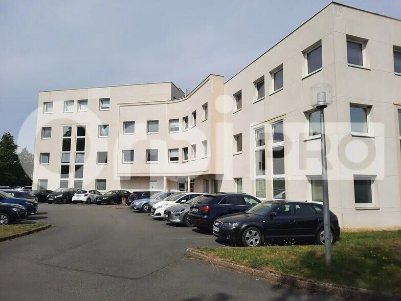 Office in Compiègne for lease - Building Photo - Image 1 of 8