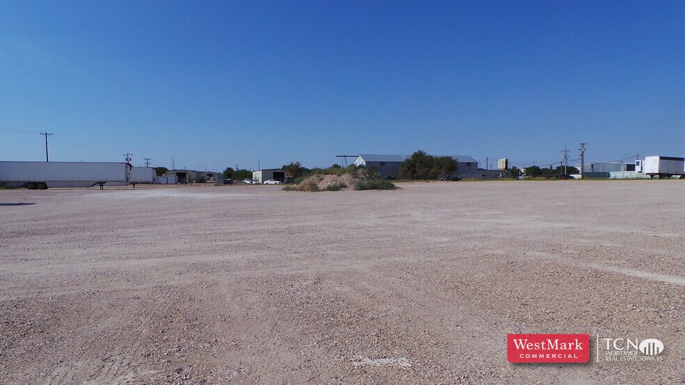 910-920 E 66th St, Lubbock, TX for lease - Building Photo - Image 3 of 5