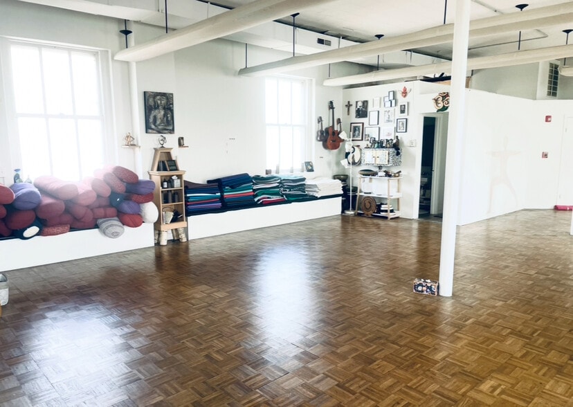 4949 Forest Ave, Downers Grove, IL for lease - Building Photo - Image 3 of 8