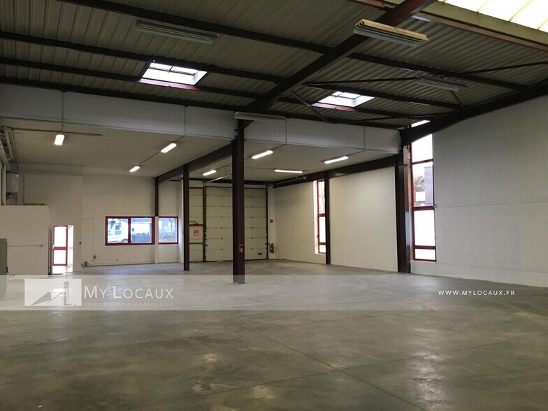 Flex in Le Blanc-Mesnil for lease - Interior Photo - Image 3 of 6