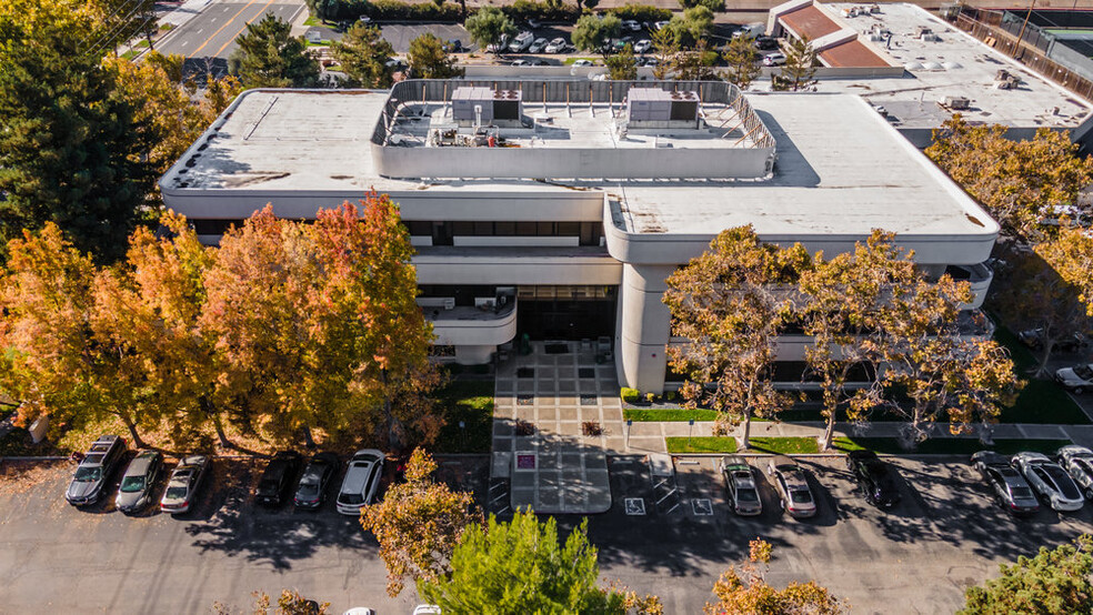 3235 Kifer Rd, Santa Clara, CA for lease - Building Photo - Image 1 of 18