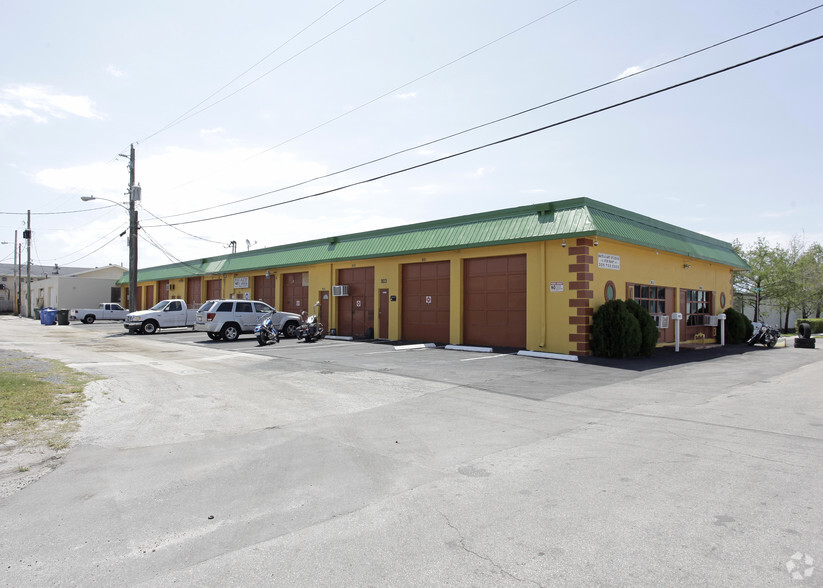 901-919 NE 30th Ct, Oakland Park, FL for sale - Building Photo - Image 2 of 17