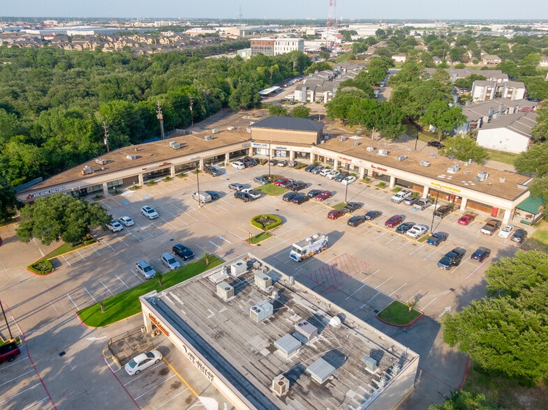 8604-8686 N Hwy 6, Houston, TX for lease - Building Photo - Image 2 of 16