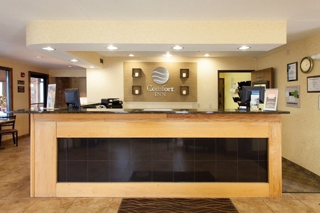 1646 N Lafayette St, Macomb, IL for sale - Interior Photo - Image 2 of 7