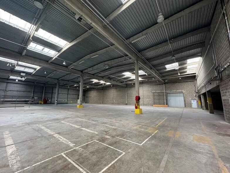 Flex in Sucy-en-Brie for lease - Interior Photo - Image 2 of 4