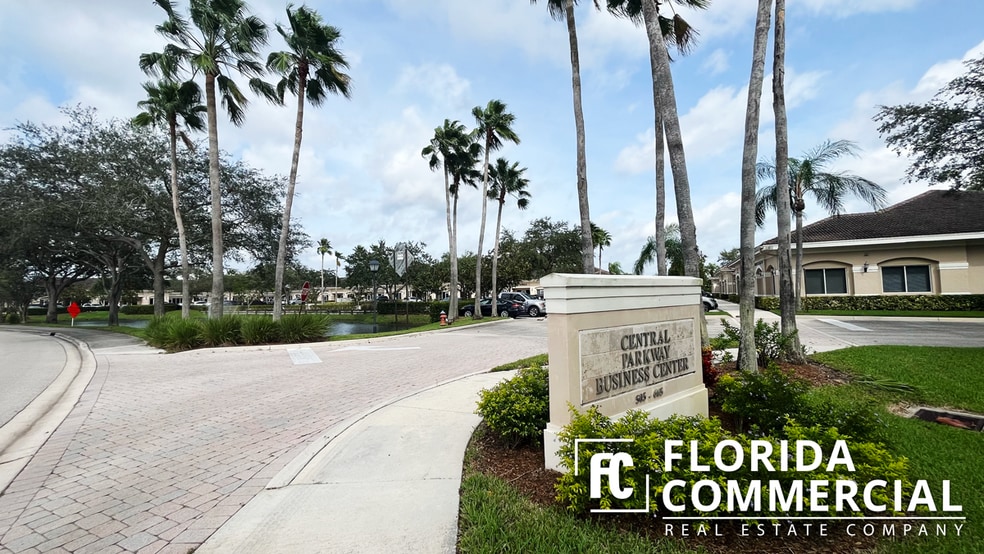 609-673 SE Central Pky, Stuart, FL for lease - Building Photo - Image 2 of 21