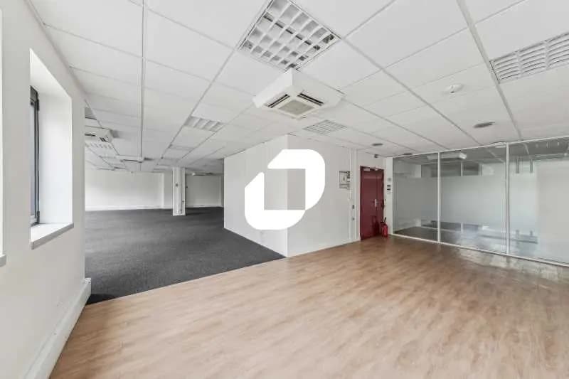 Office in Boulogne-Billancourt for lease - Building Photo - Image 1 of 15