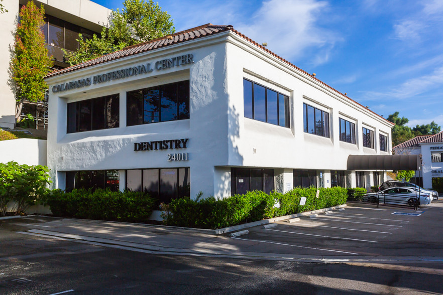 24011 Ventura Blvd, Calabasas, CA for lease - Primary Photo - Image 2 of 14