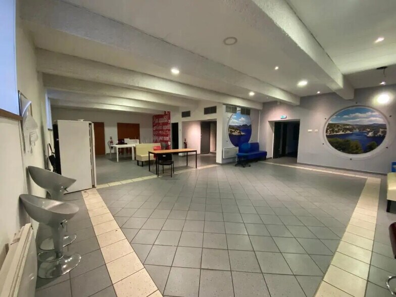 Office in Marseille for lease - Lobby - Image 1 of 6