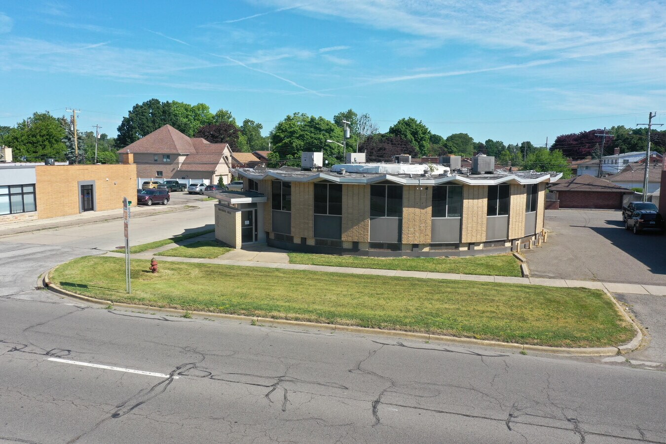 22146 Ford Rd, Dearborn Heights, MI 48127