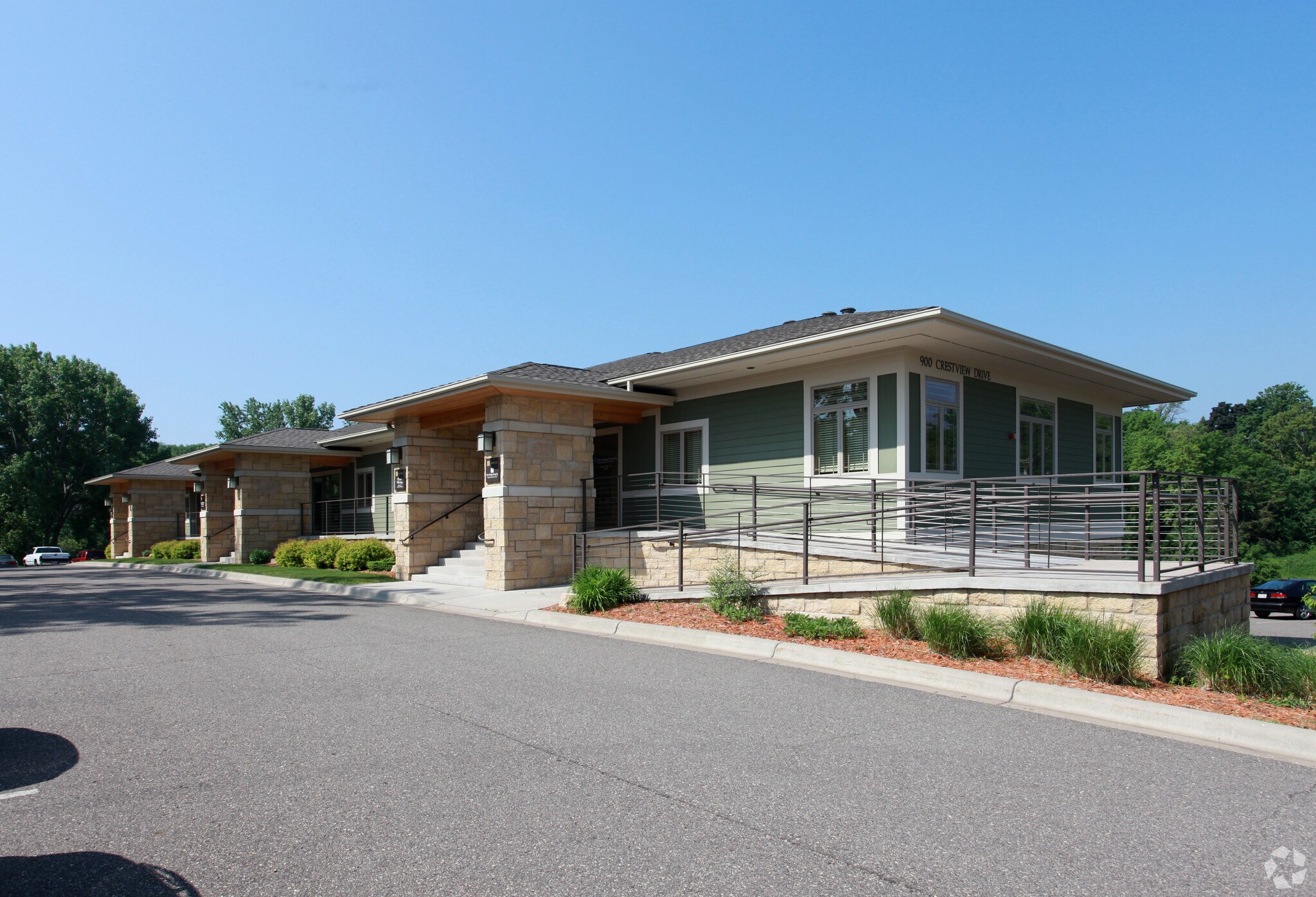 900 Crest View Dr, Hudson, WI for sale Building Photo- Image 1 of 1