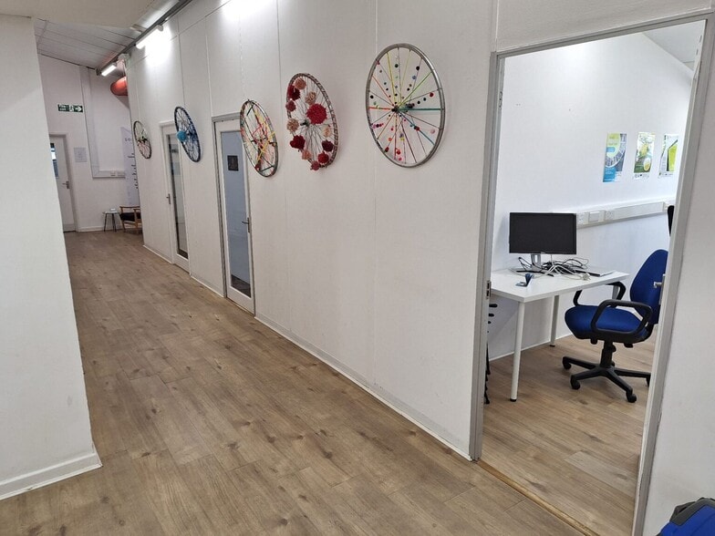 140 Cowley Rd, Cambridge for lease - Interior Photo - Image 3 of 6