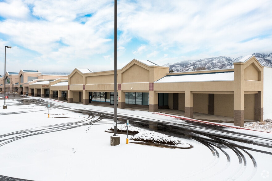 860-890 N Fairfield Rd, Layton, UT for lease - Building Photo - Image 3 of 8