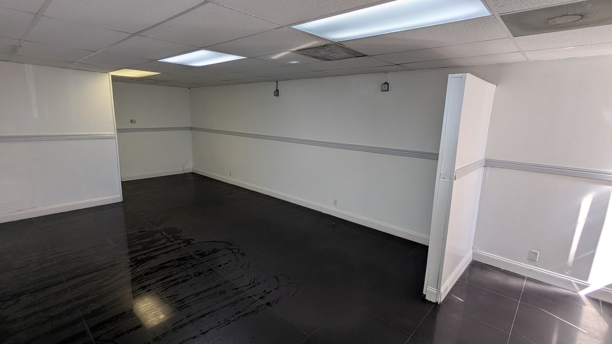 2457-2459 E Commercial Blvd, Fort Lauderdale, FL for lease Interior Photo- Image 1 of 3